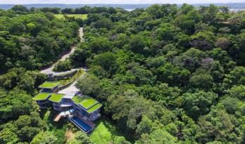 掩映于绿林，依附在山脊的观海住宅 — Casa Magayon
