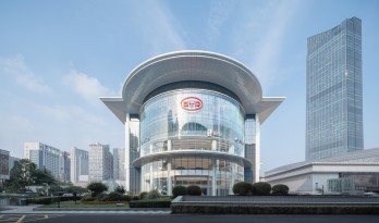 启迪未来 江城地标：武汉比亚迪品牌体验中心 / 成执设计